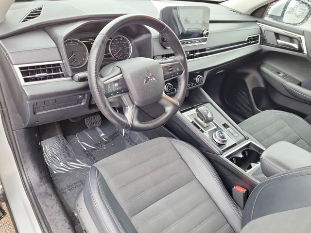 Used 2024 Mitsubishi Outlander SE image 20