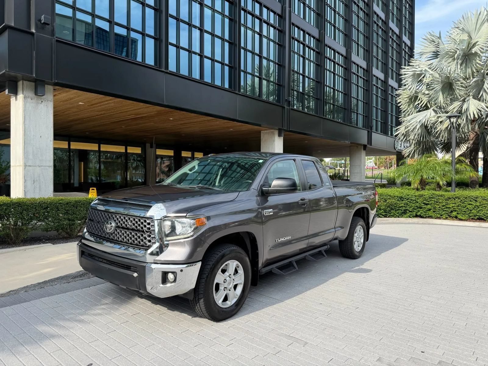 Used 2019 Toyota Tundra SR5 w/ Convenience Package AWD/4WD image 3