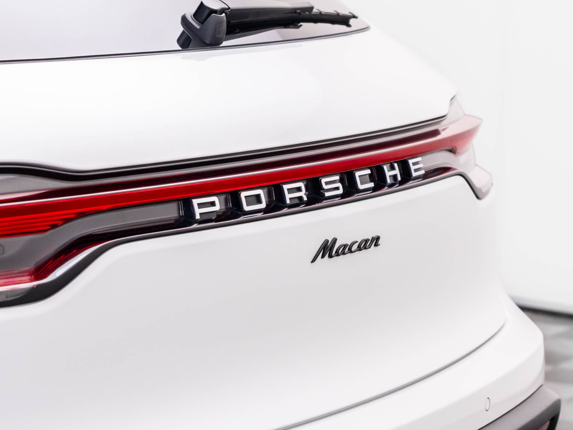 Certified 2026 Porsche Macan AWD/4WD image 36