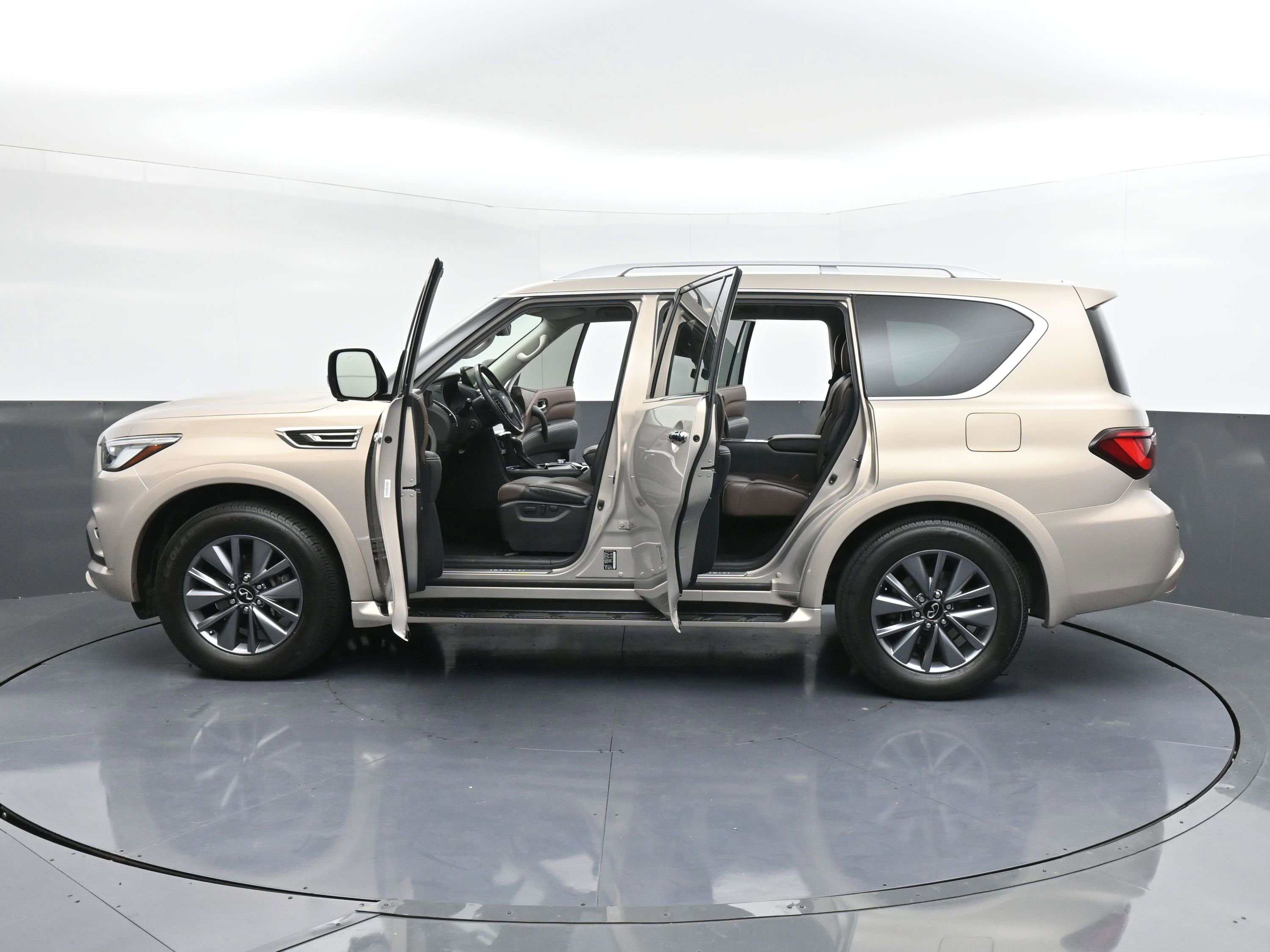 Used 2023 INFINITI QX80 Premium Select w/ All-Season Package image 47