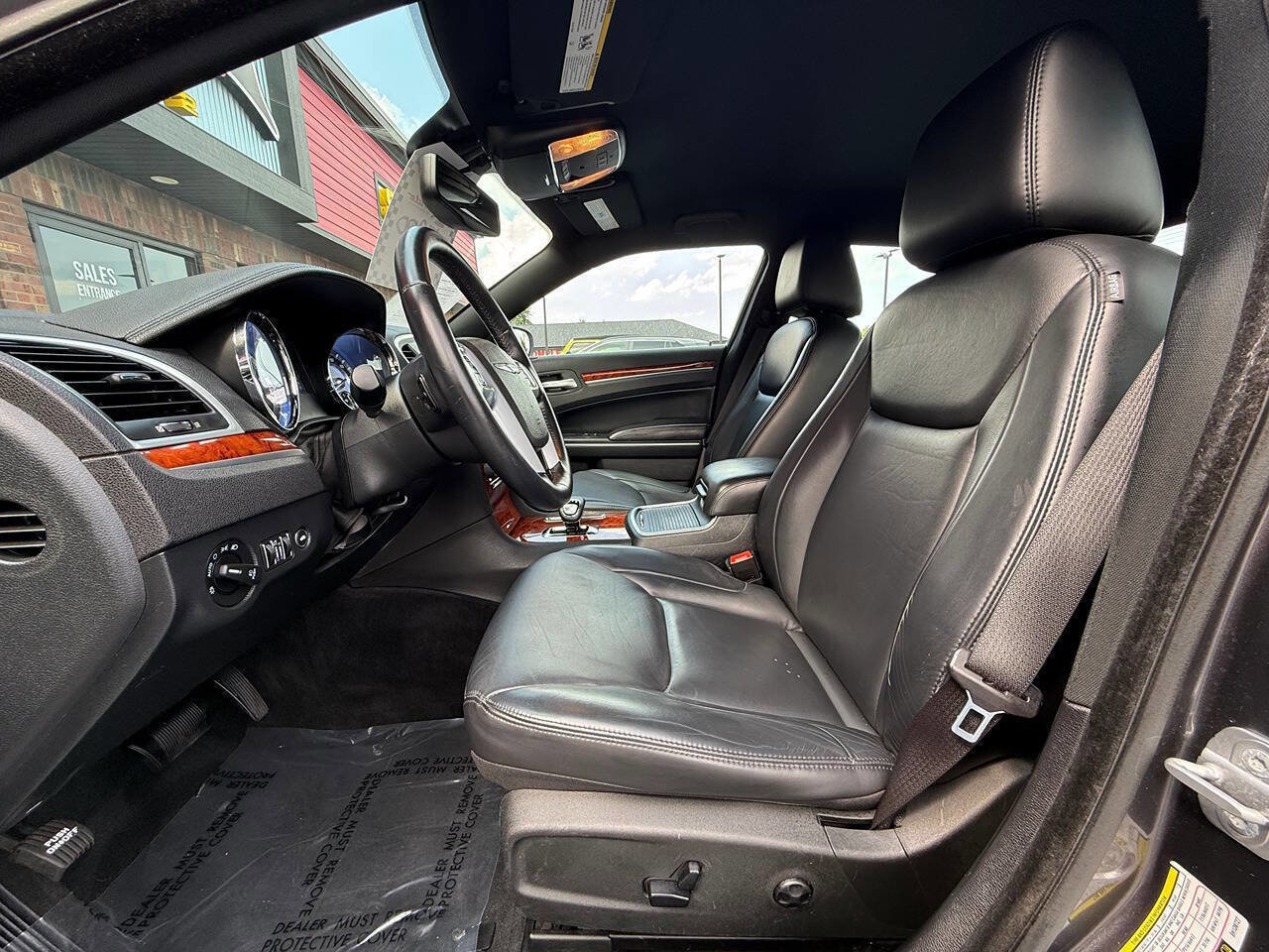 Used 2014 Chrysler 300 w/ Driver Convenience Group image 16