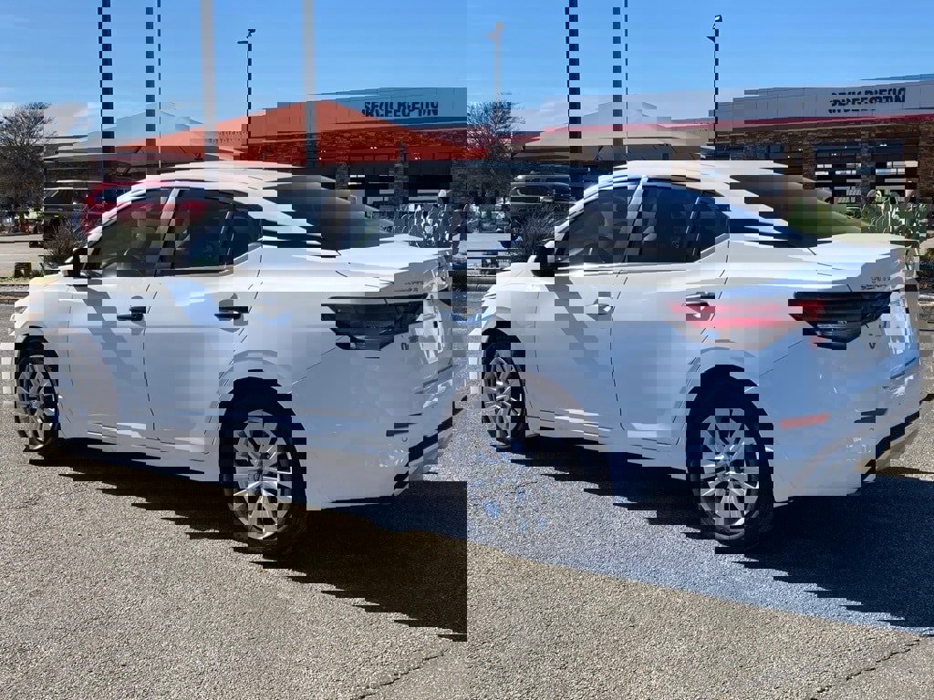 Used 2025 Nissan Sentra S image 7