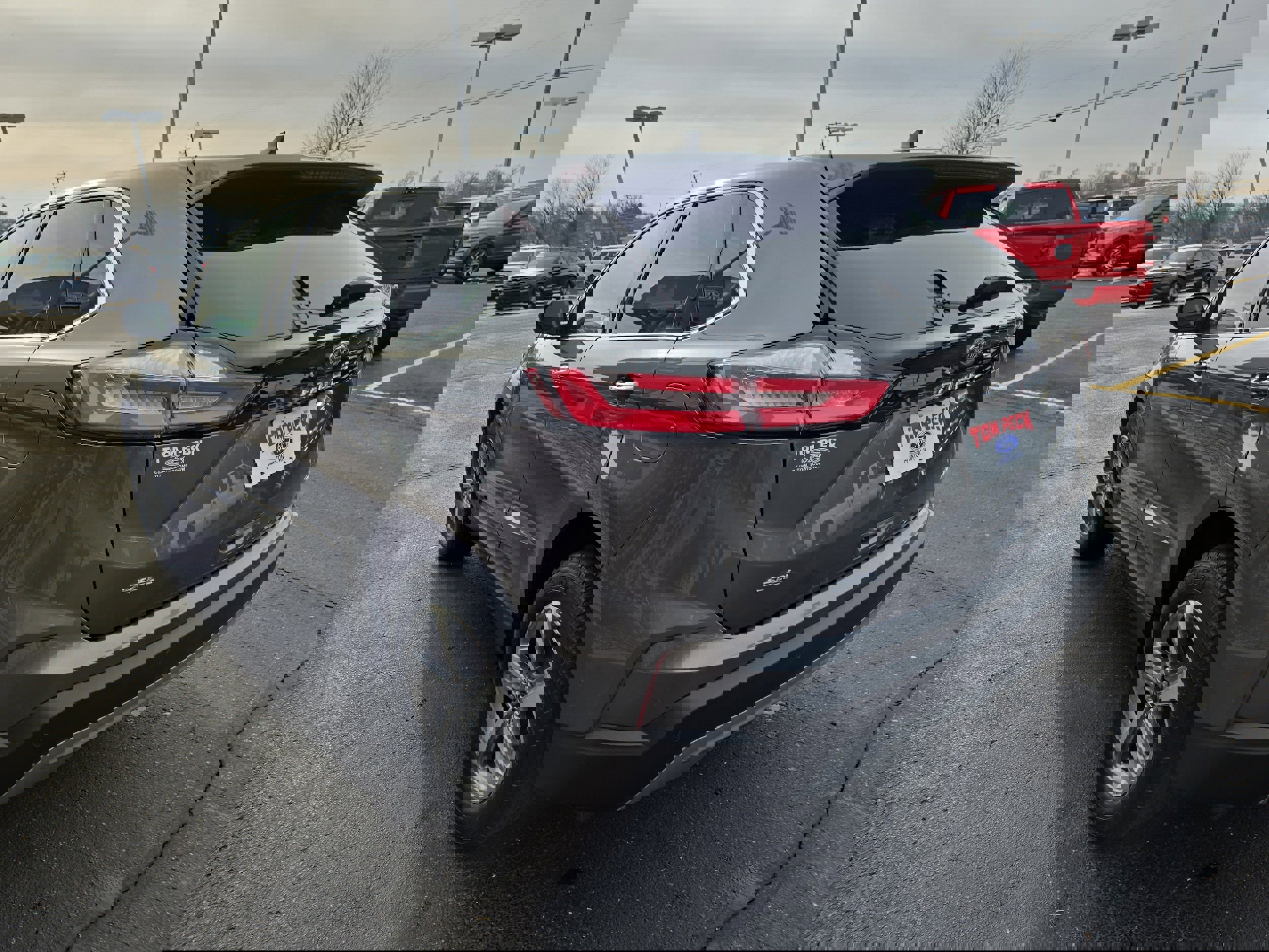 Used 2023 Ford Edge SEL w/ Convenience Package image 3