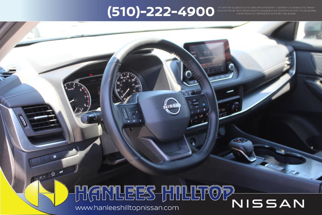 Used 2025 Nissan Rogue SV FWD image 12