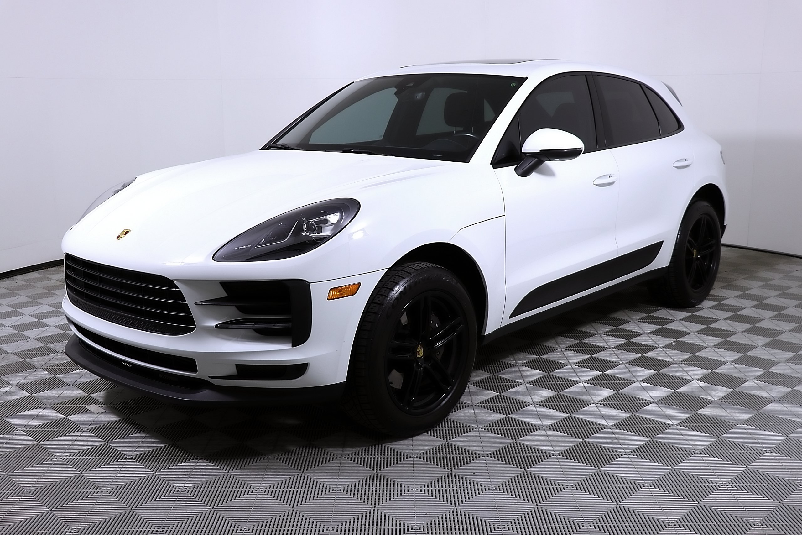 Used 2021 Porsche Macan AWD/4WD image 3