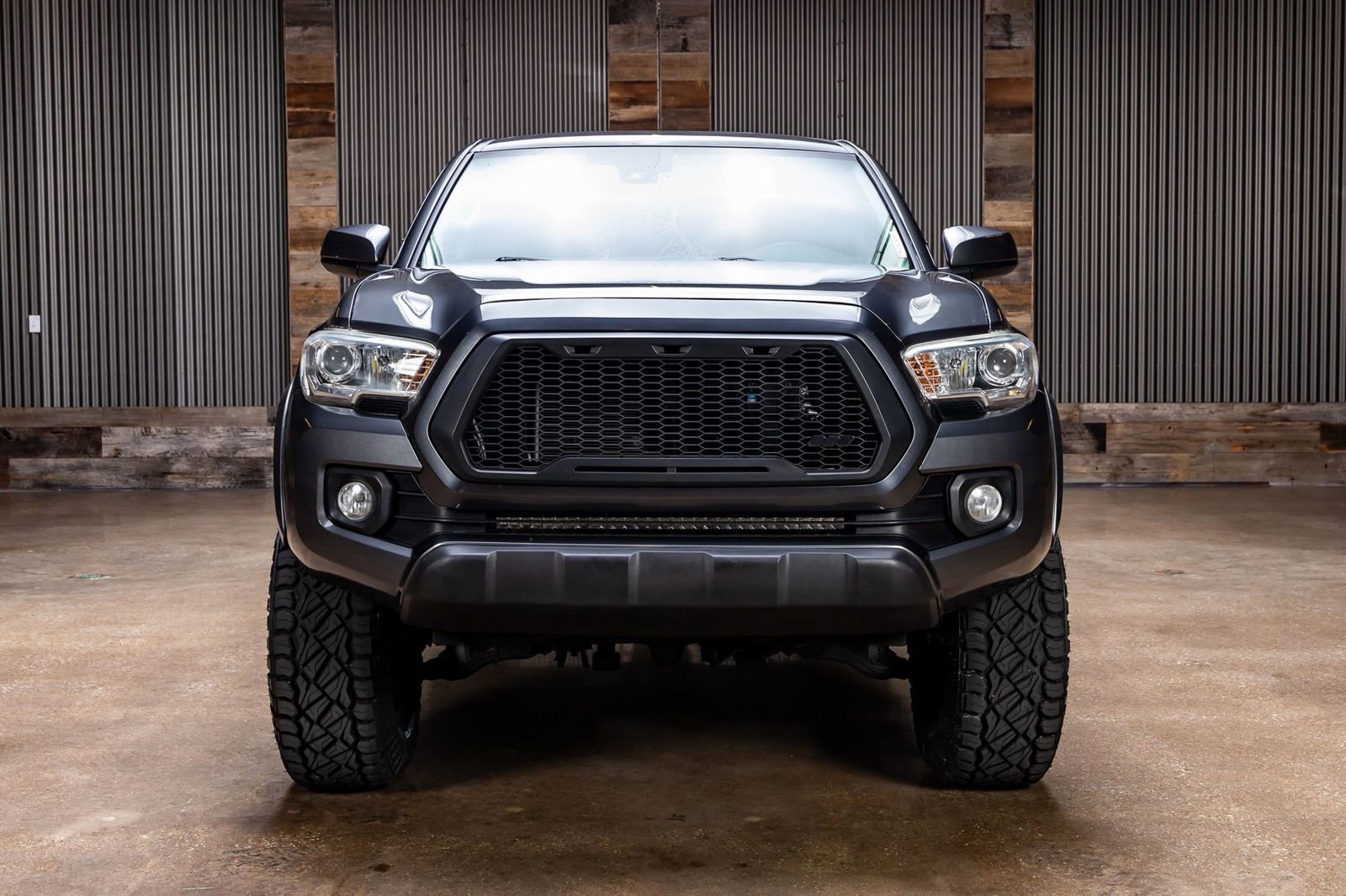 Used 2018 Toyota Tacoma SR5 AWD/4WD video 2