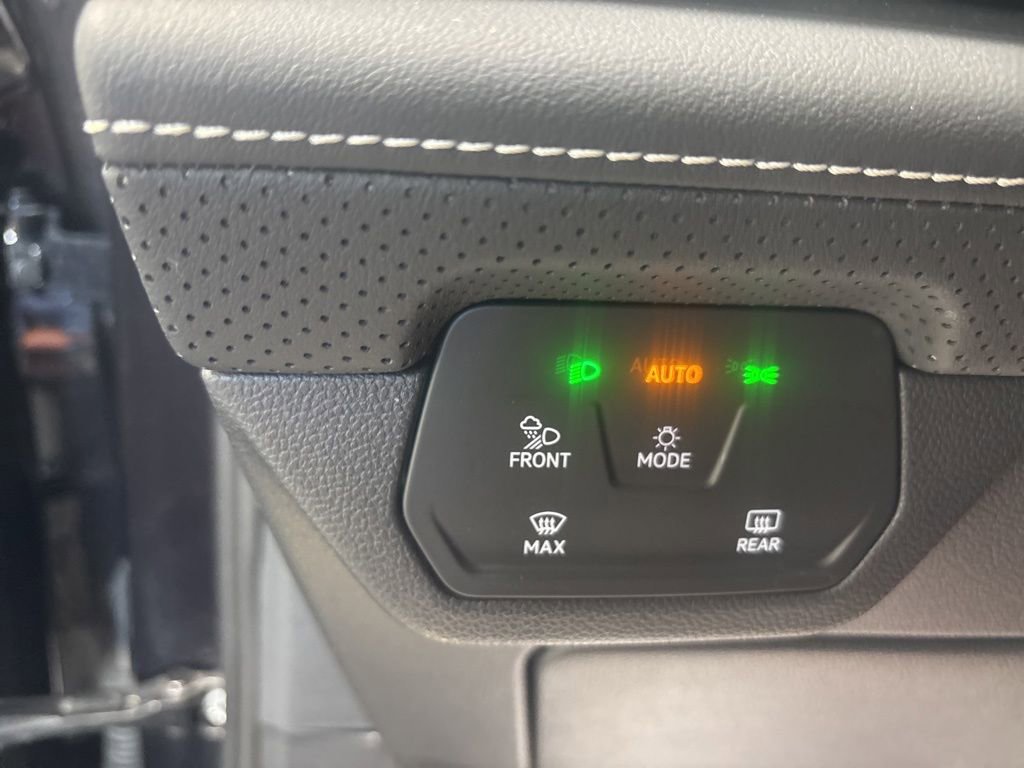 Used 2025 Volkswagen Atlas Cross Sport SE AWD/4WD image 12