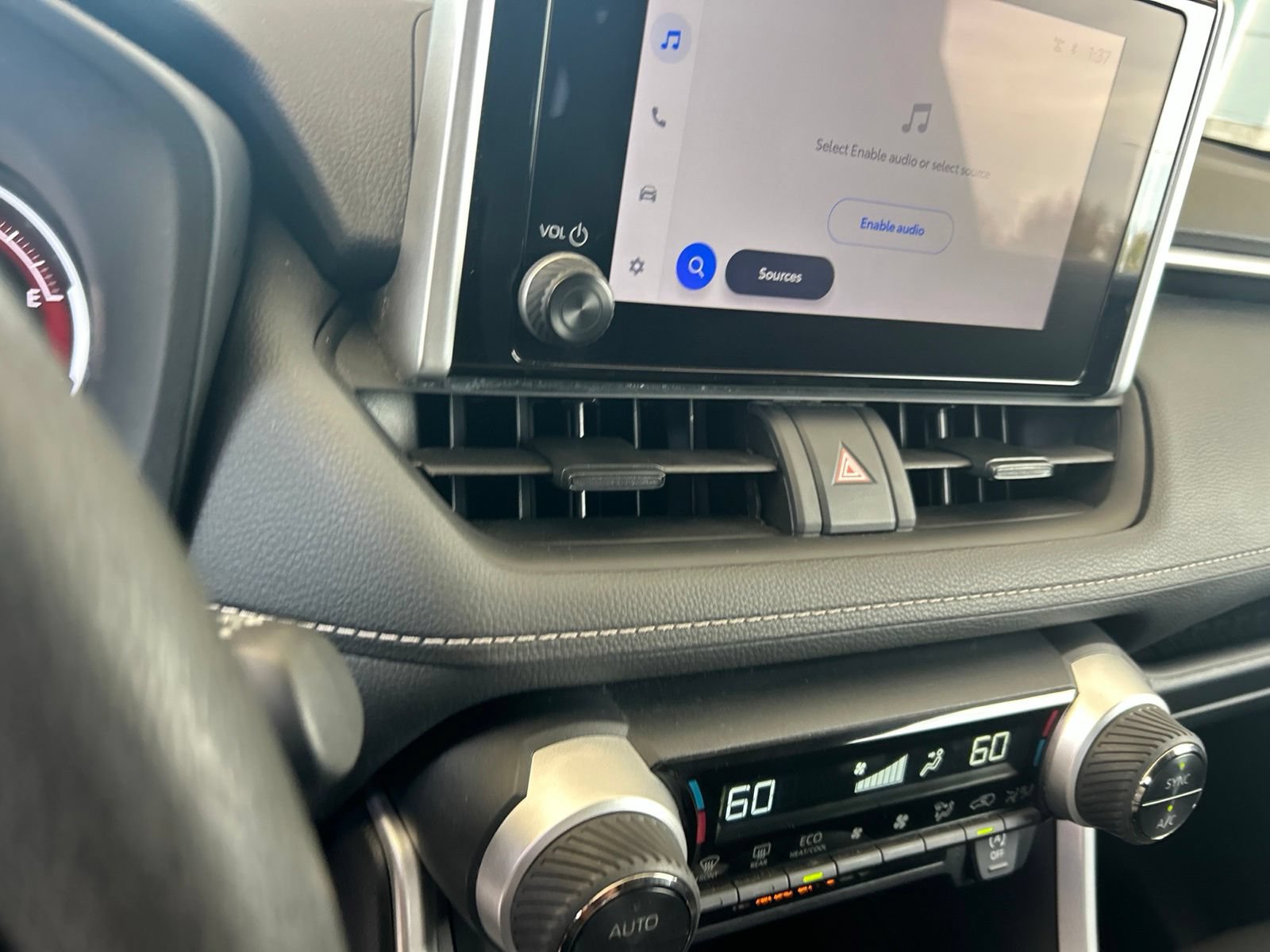 Used 2025 Toyota RAV4 XLE FWD image 22