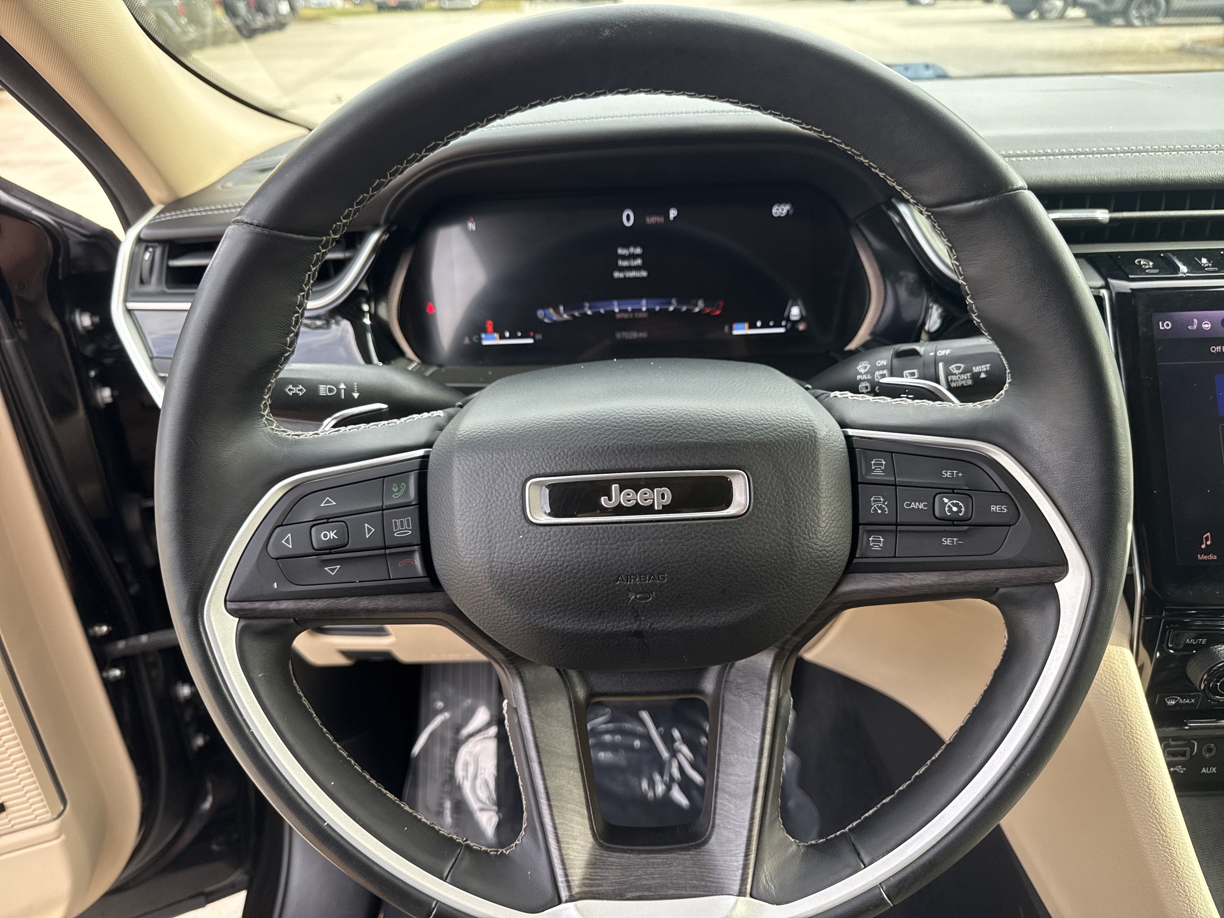 Used 2022 Jeep Grand Cherokee L Limited w/ Luxury Tech Group II AWD/4WD image 17