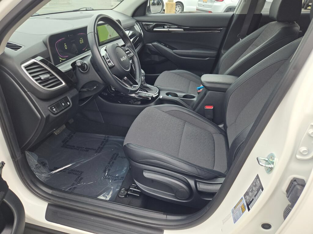 Used 2025 Kia Seltos S FWD image 30