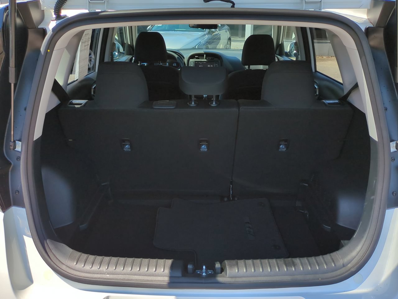 Used 2025 Kia Soul LX w/ LX Technology Package FWD image 13