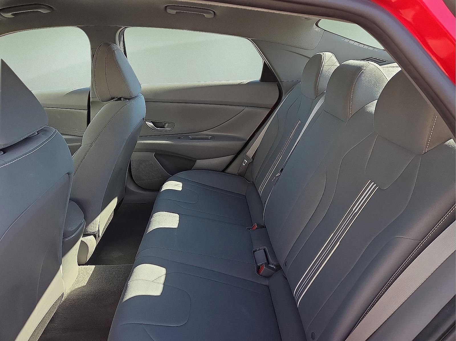 Used 2022 Hyundai Elantra SEL image 9