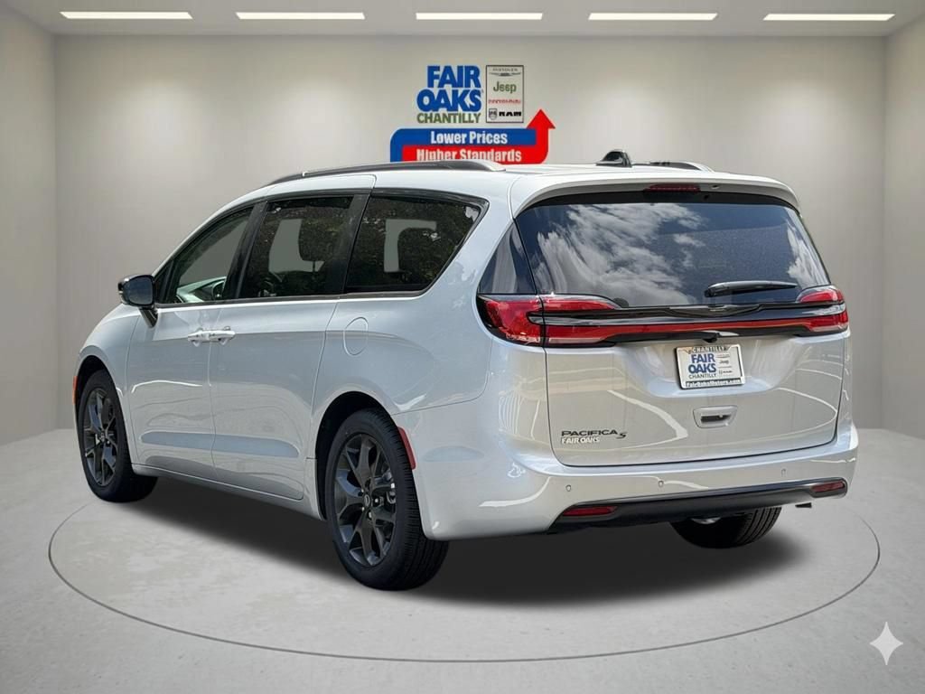 New 2026 Chrysler Pacifica Select w/ S Appearance Package FWD image 9