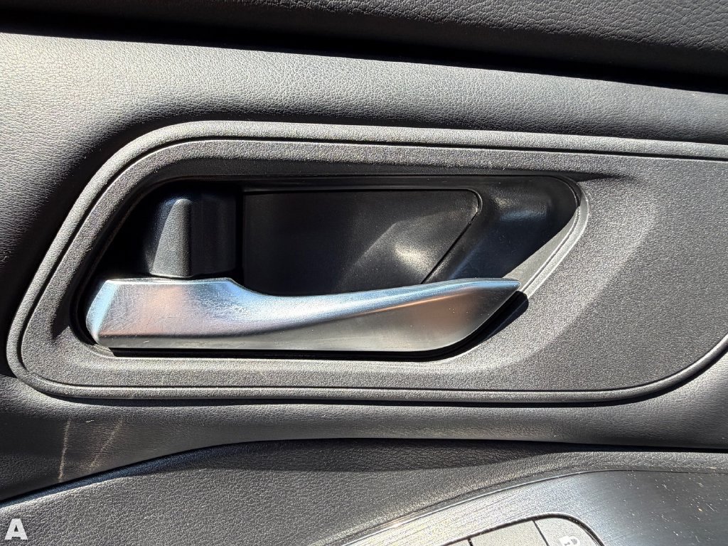 Used 2025 Nissan Rogue SV FWD image 16
