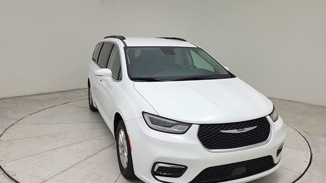 Used 2022 Chrysler Pacifica Touring-L image 8