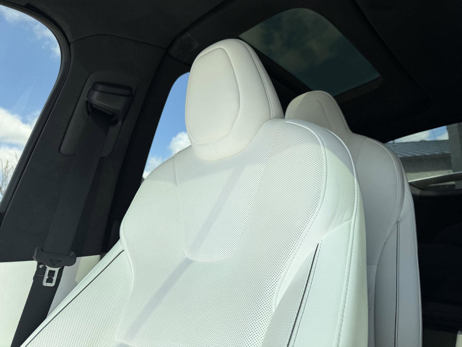 Used 2022 Tesla Model X Plaid image 11