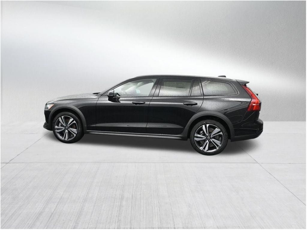 New 2026 Volvo V60 B5 Cross Country Plus AWD/4WD image 2