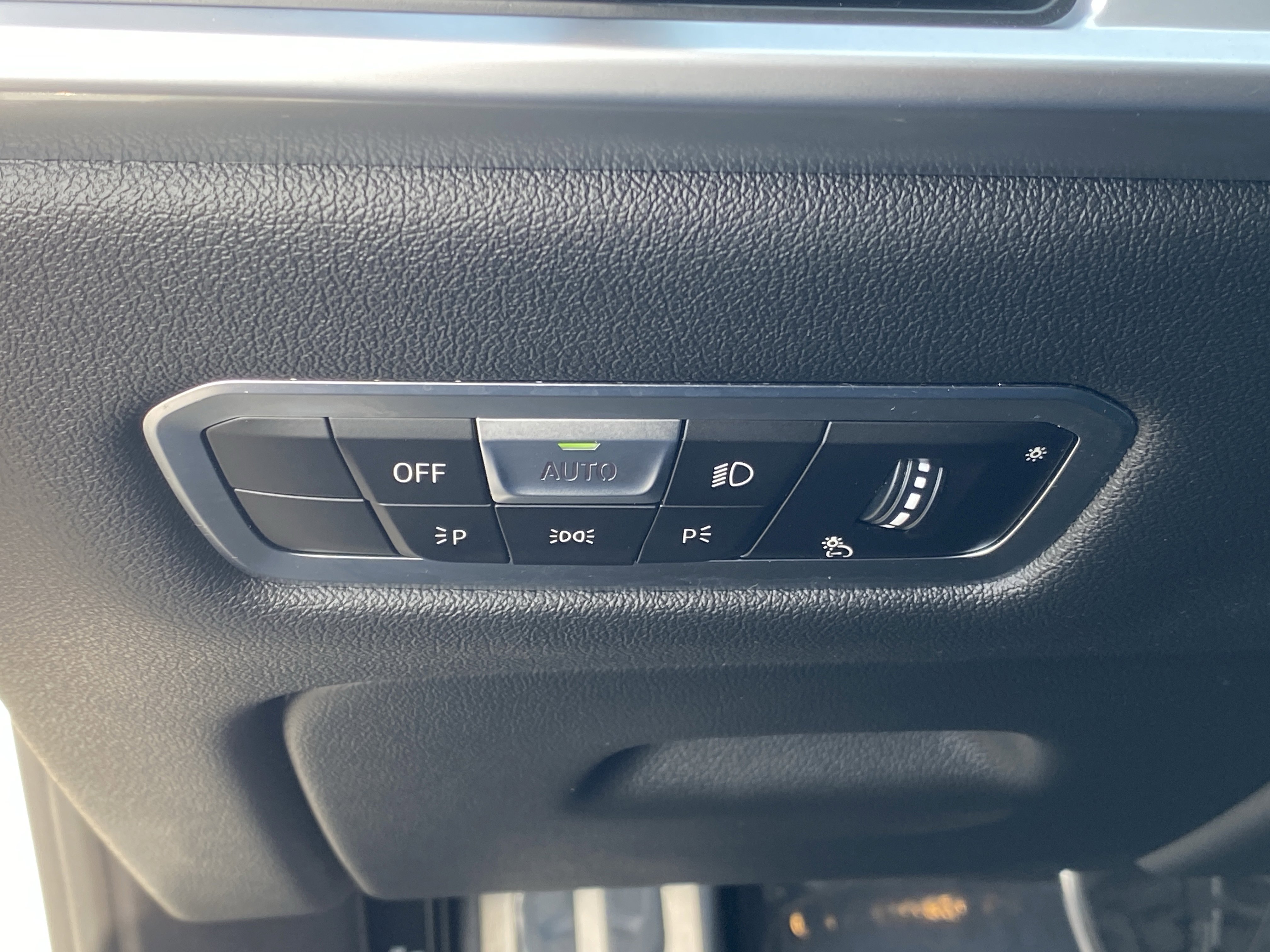 Used 2023 BMW X7 xDrive40i w/ M Sport Package image 37