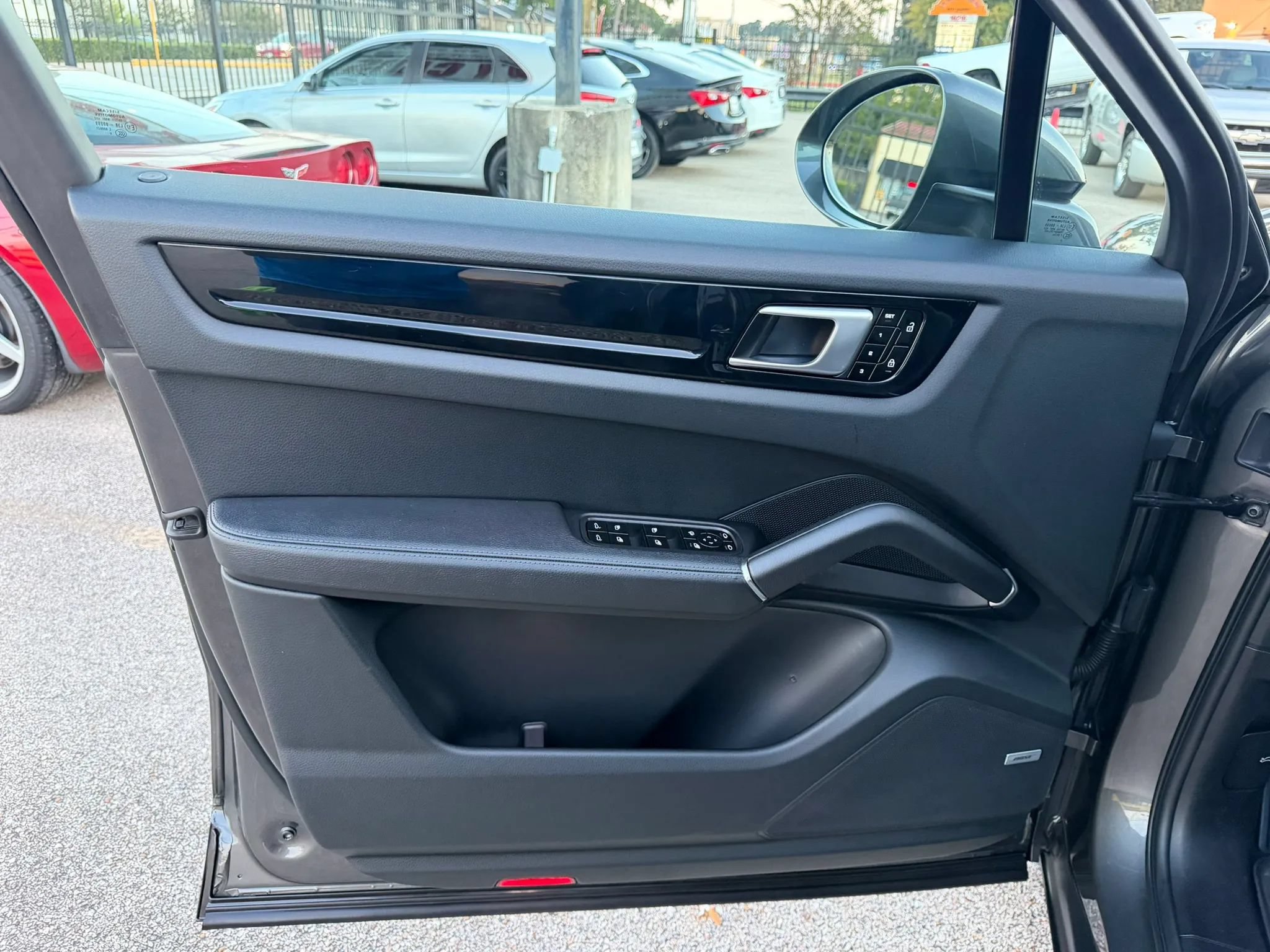 Used 2019 Porsche Cayenne S AWD/4WD image 18