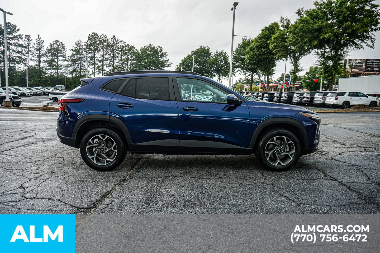 Used 2024 Chevrolet Trax LT w/ LT Convenience Package FWD image 10