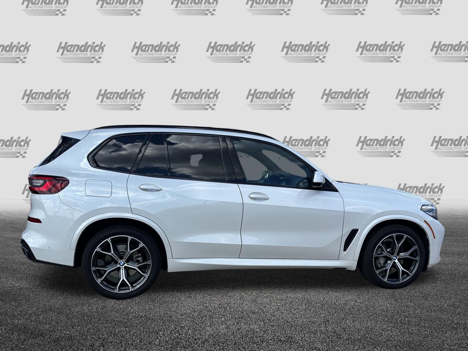 Used 2022 BMW X5 xDrive40i w/ M Sport Package AWD/4WD image 11