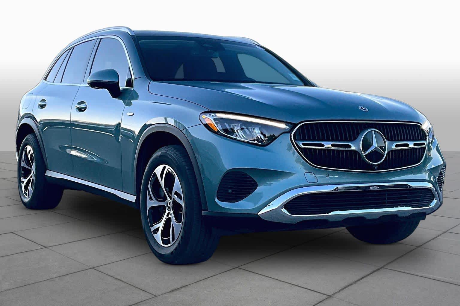 Used 2025 Mercedes-Benz GLC 350e 4MATIC image 3