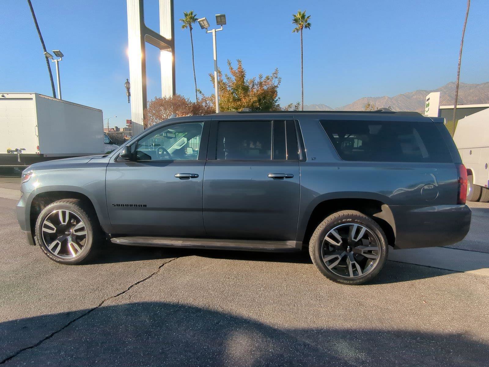 Used 2020 Chevrolet Suburban LT image 2