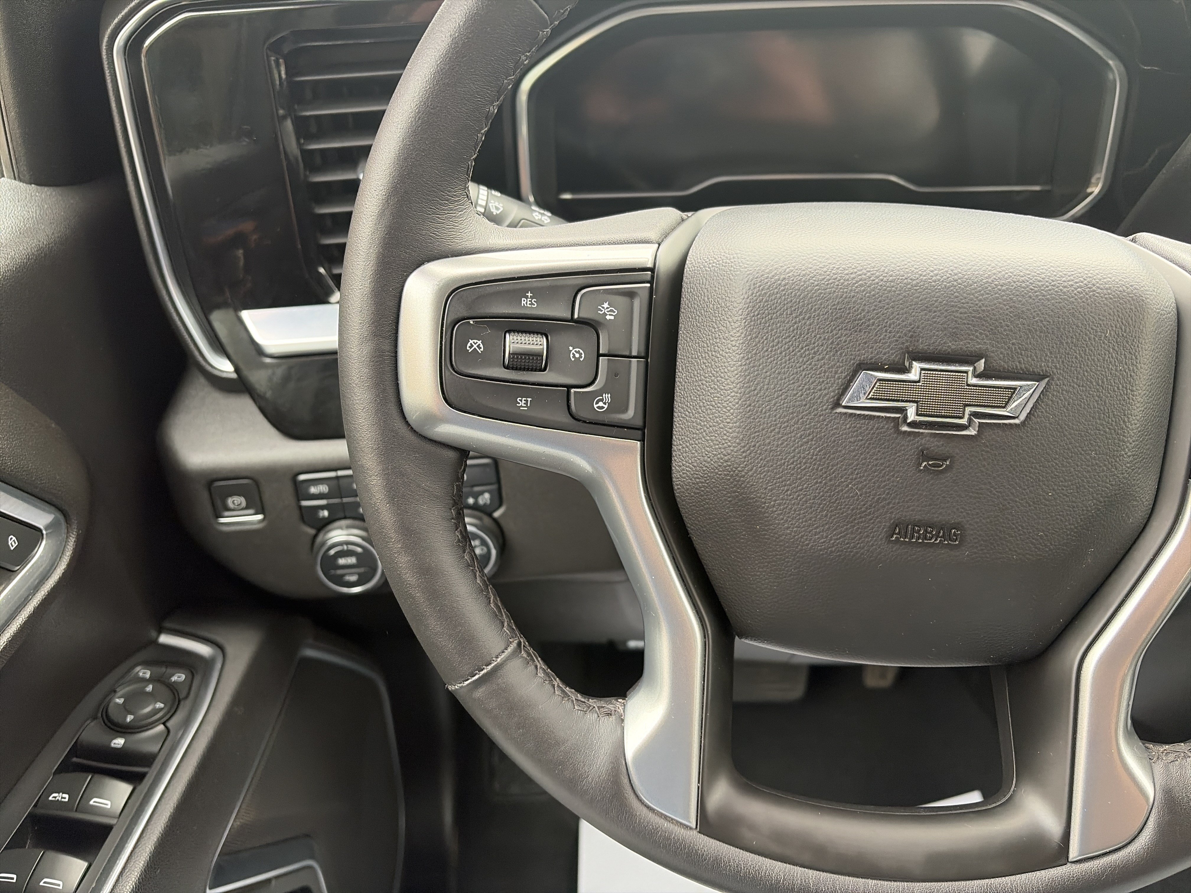 Used 2022 Chevrolet Silverado 1500 RST w/ Z71 Off-Road Package AWD/4WD image 18
