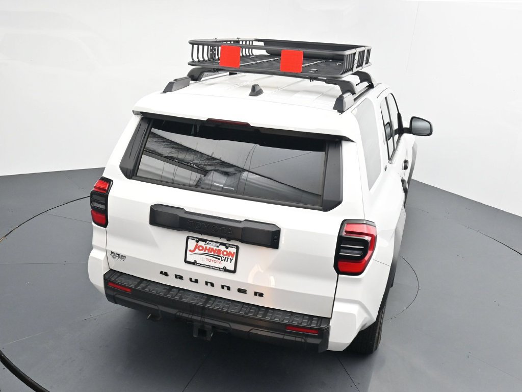 Used 2025 Toyota 4Runner SR5 AWD/4WD image 29