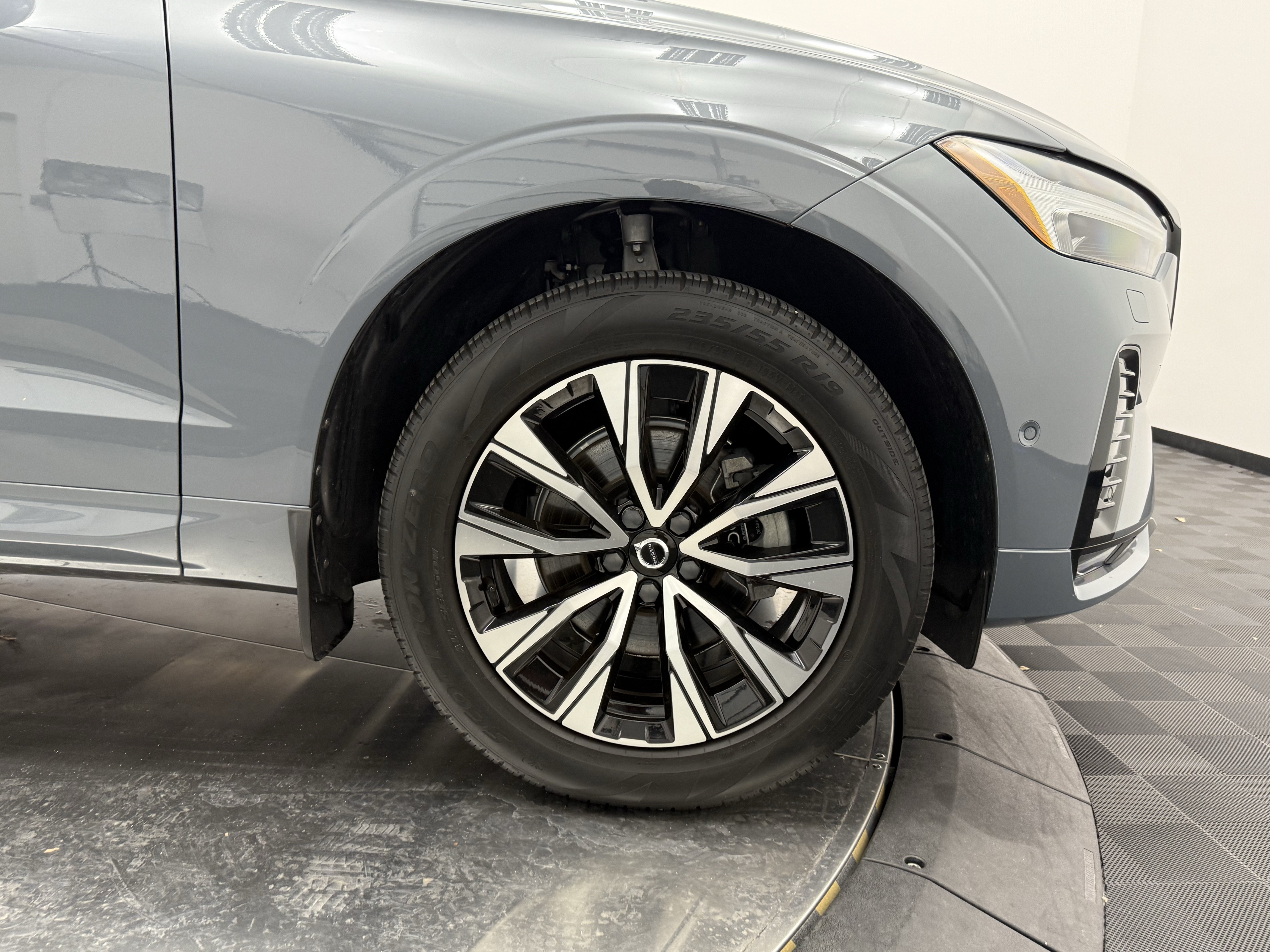 Certified 2023 Volvo XC60 B5 Plus w/ Climate Package FWD image 9