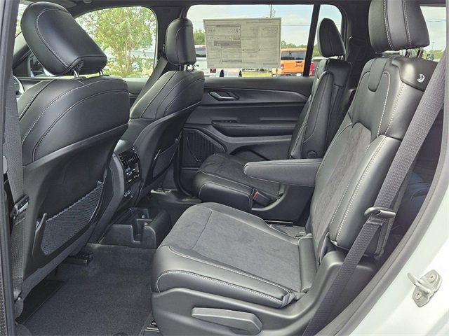 New 2025 Jeep Grand Cherokee L Altitude image 4