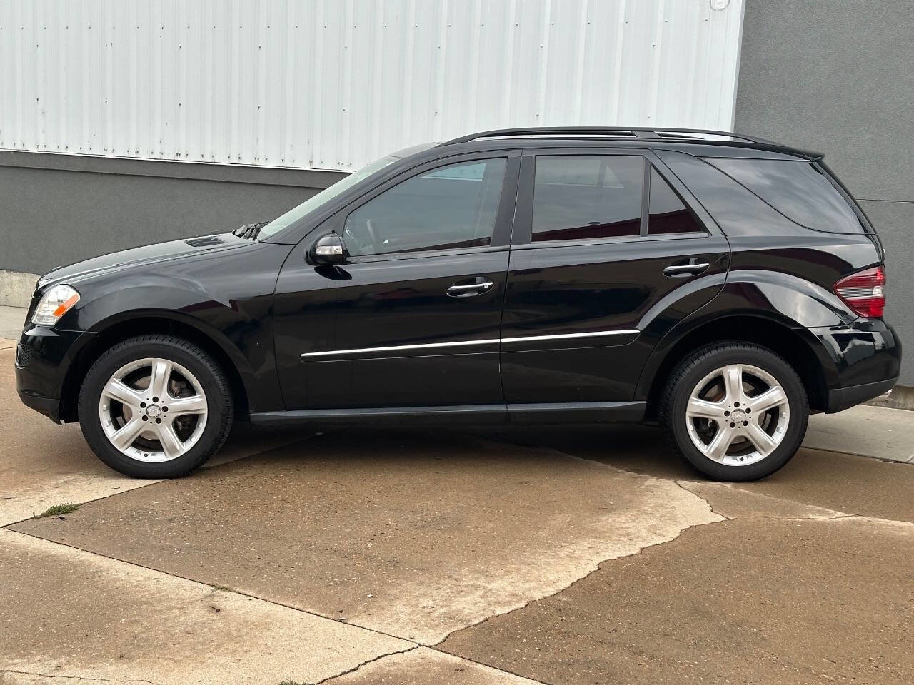 Used 2008 Mercedes-Benz ML 320 4MATIC w/ P1 Pkg image 6