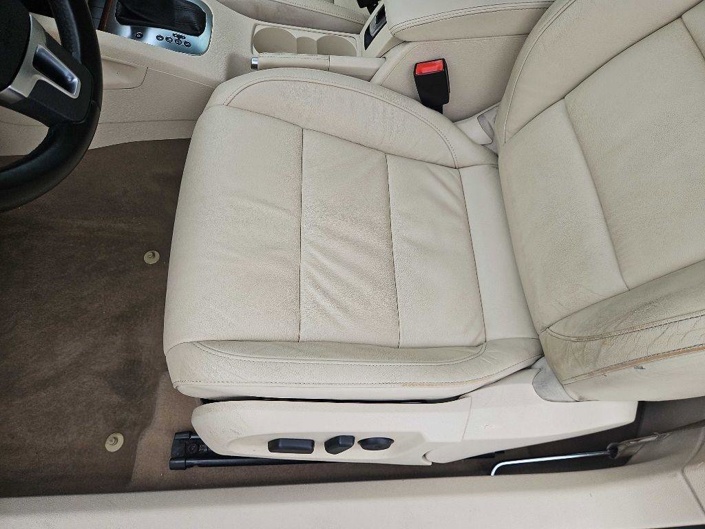 Used 2012 Volkswagen Eos Lux FWD image 12