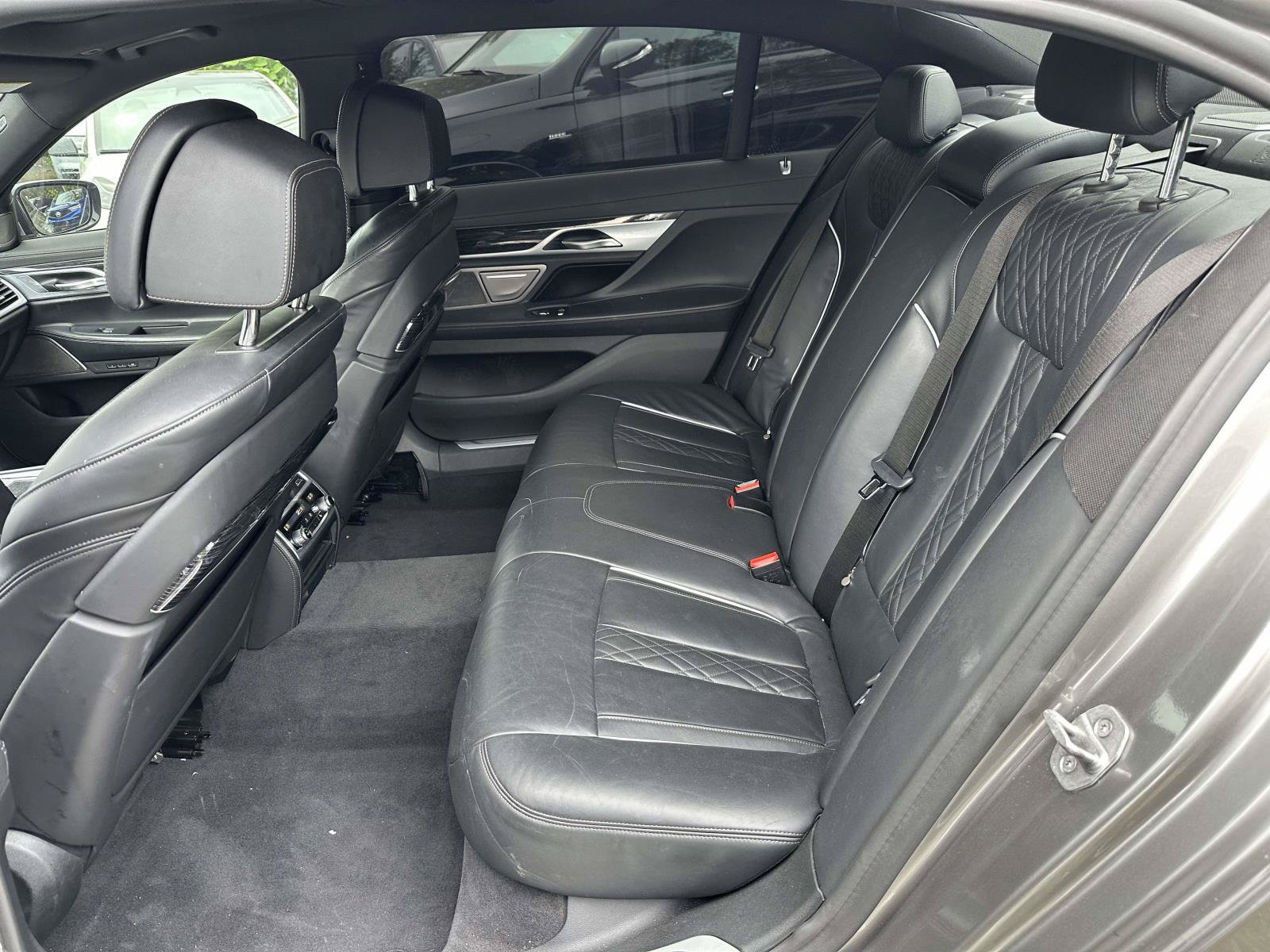 Used 2022 BMW 750Li xDrive AWD/4WD image 17