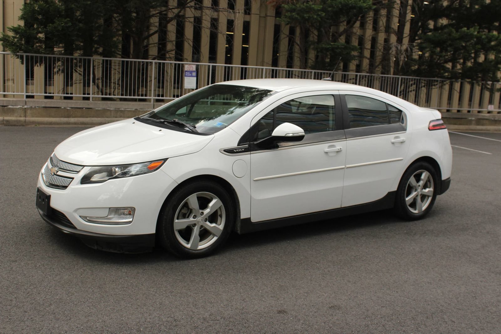 Used 2013 Chevrolet Volt w/ Enhanced Safety Package 1 FWD image 12