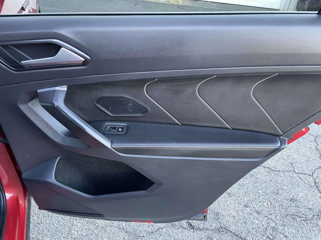 Used 2022 Volkswagen Tiguan SE image 45