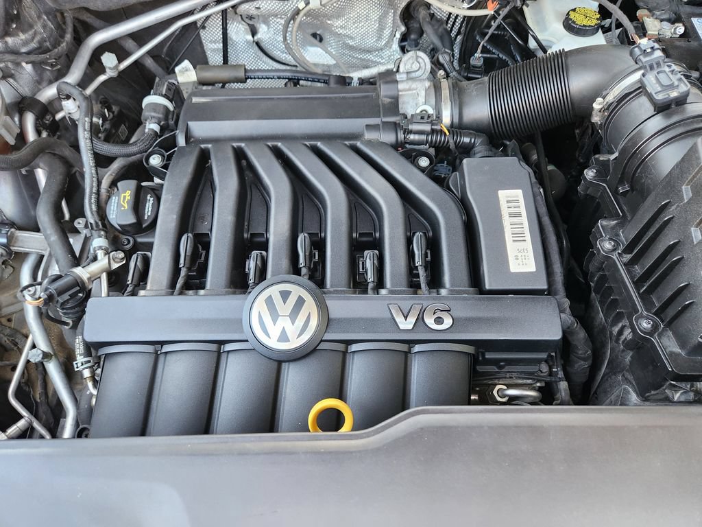 Used 2020 Volkswagen Atlas Cross Sport SEL R-Line AWD/4WD image 19