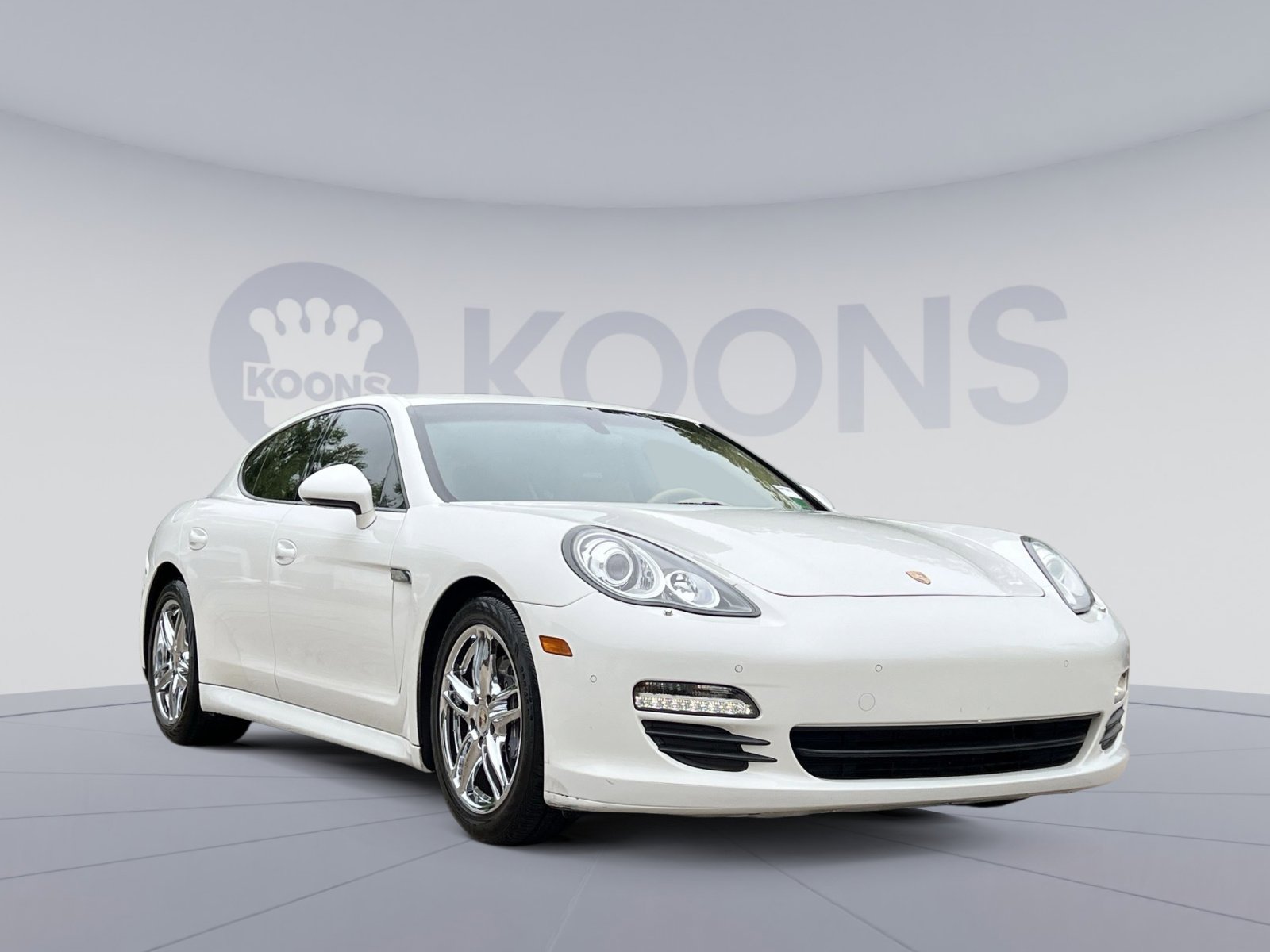 Used 2011 Porsche Panamera RWD image 2