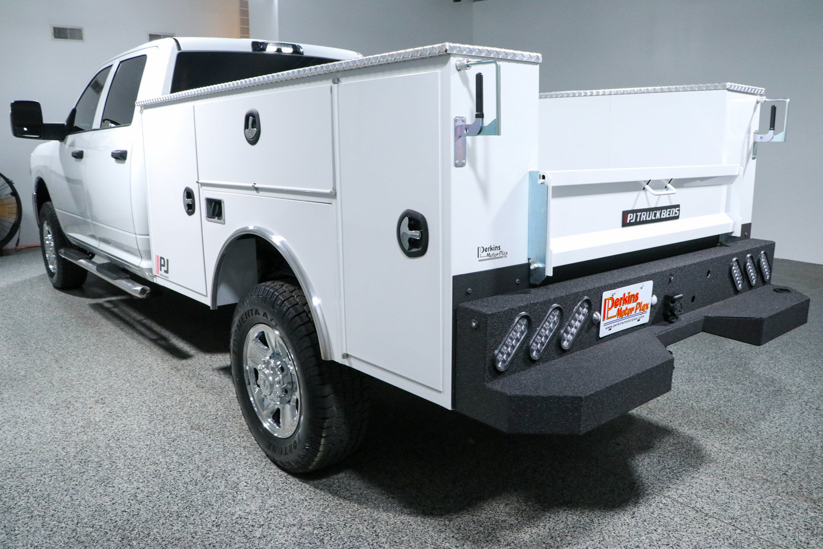 Used 2024 RAM 2500 Tradesman w/ Chrome Appearance Group AWD/4WD image 10