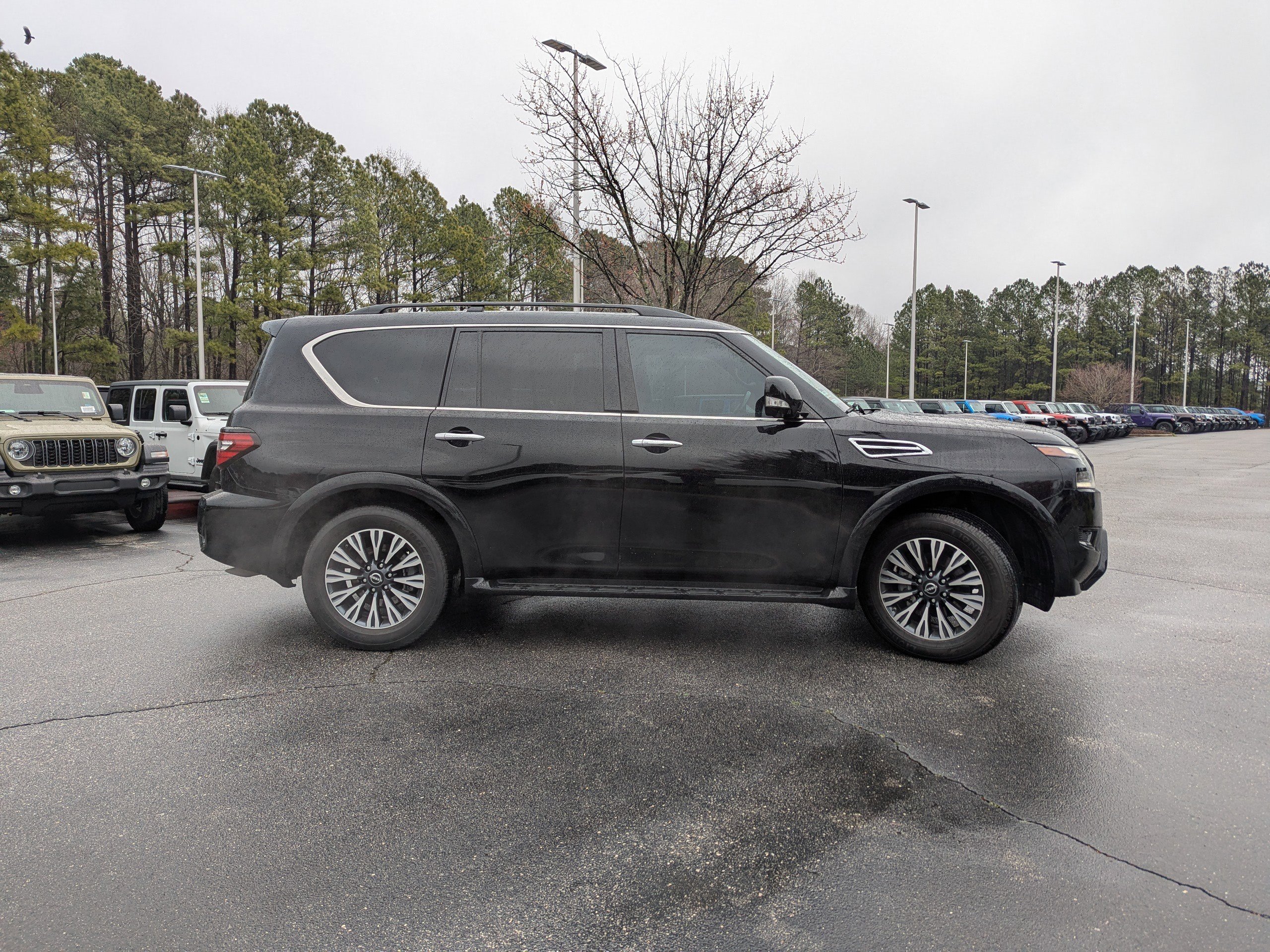 Used 2023 Nissan Armada SL w/ Midnight Edition Package image 4