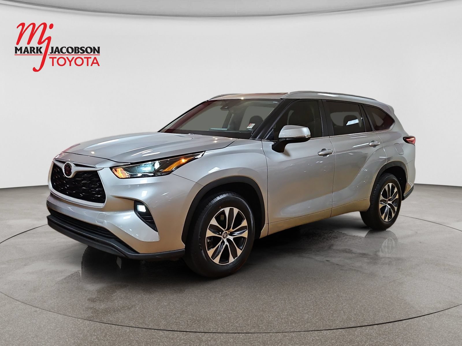 Used 2024 Toyota Highlander XLE