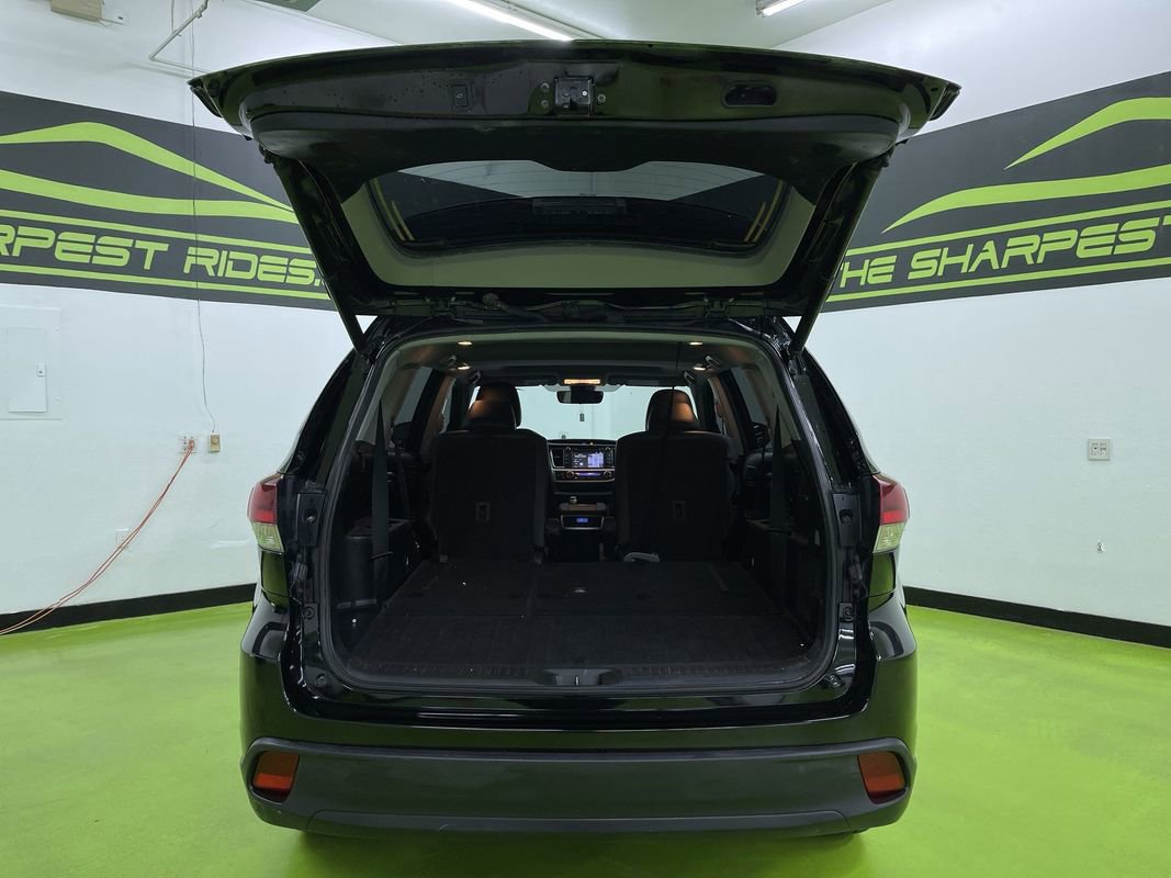 Used 2019 Toyota Highlander SE w/ Nightshade Edition image 9