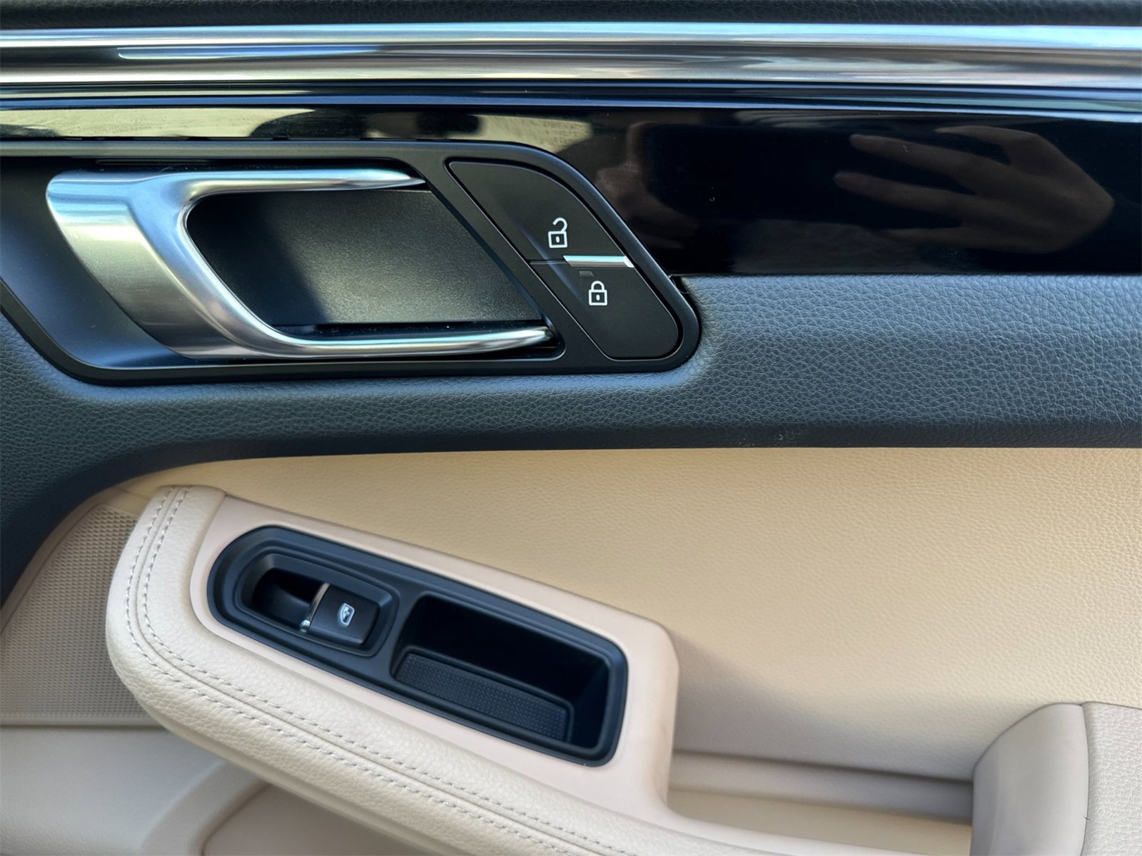 Used 2025 Porsche Macan image 20