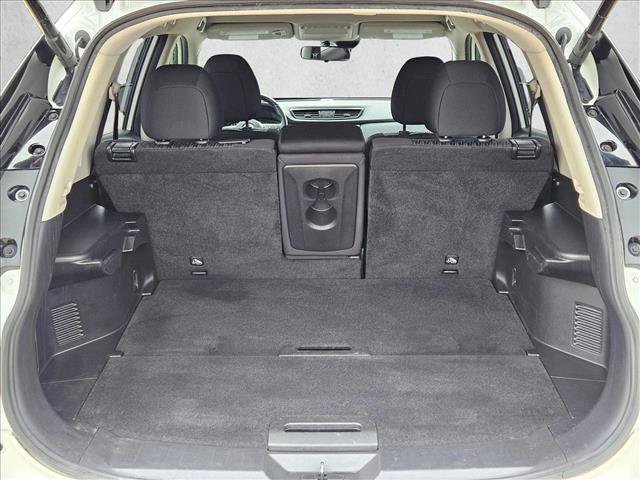 Used 2020 Nissan Rogue SV w/ Premium Package FWD image 6