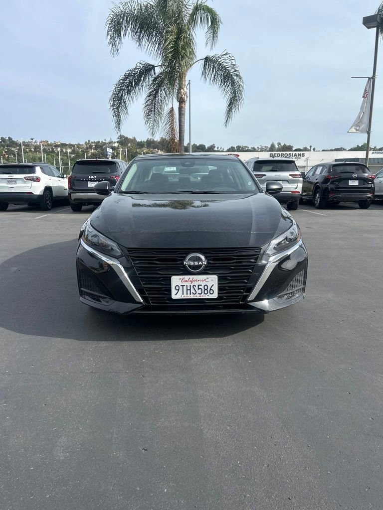 Used 2025 Nissan Altima 2.5 SV image 11