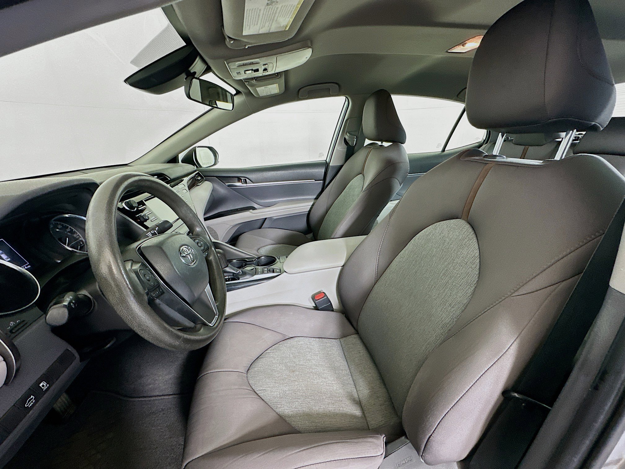 Used 2019 Toyota Camry LE image 13