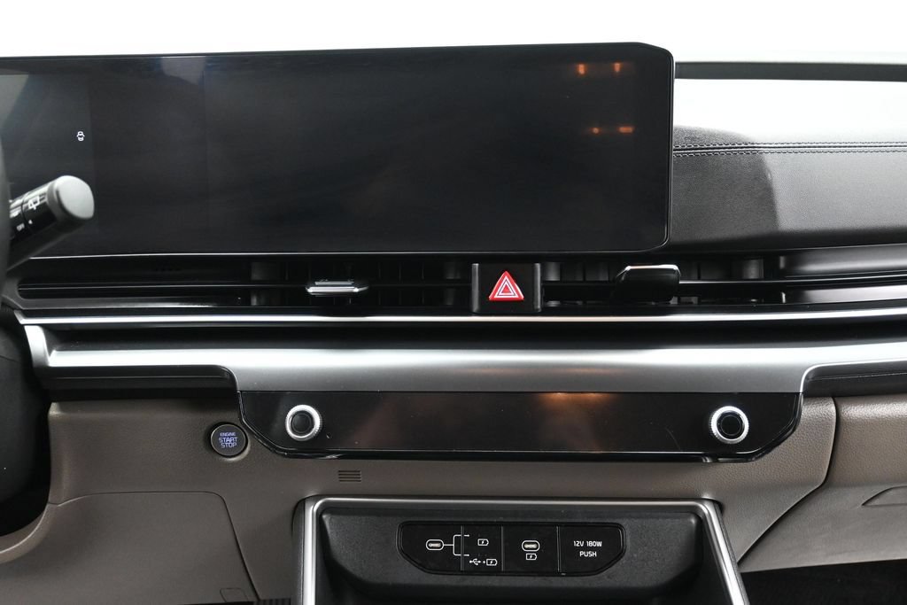 Used 2025 Kia Carnival FWD image 15