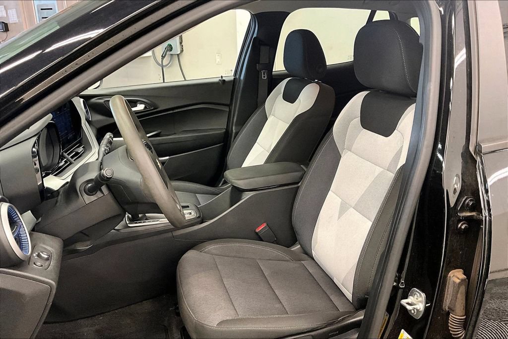 Used 2024 Chevrolet Trax LS FWD image 21
