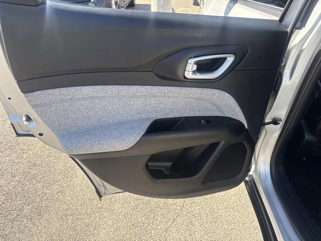 Used 2024 Jeep Compass Latitude image 18