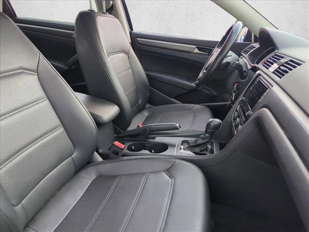 Used 2018 Volkswagen Passat 2.0T R-Line image 26